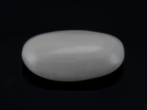 White Coral Stone 4.67 Ratti - 4.25 Carat Safed Moonga Front View