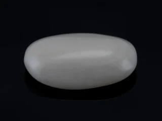 White Coral Stone 4.67 Ratti - 4.25 Carat Safed Moonga Front View