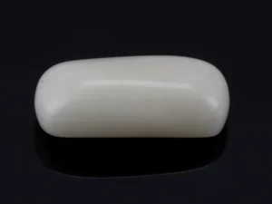 White Coral Stone 4.94 Ratti - 4.50 Carat Safed Moonga Front View