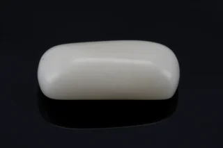White Coral Stone 4.94 Ratti - 4.50 Carat Safed Moonga Front View