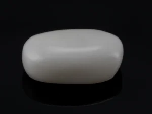 White Coral Stone 5.38 Ratti - 4.90 Carat Safed Moonga Front View