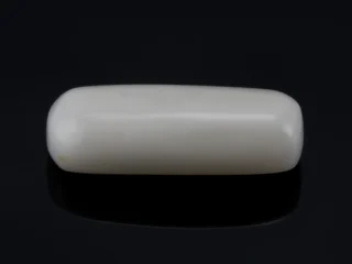 White Coral Stone 5.66 Ratti - 5.15 Carat Safed Moonga Front View