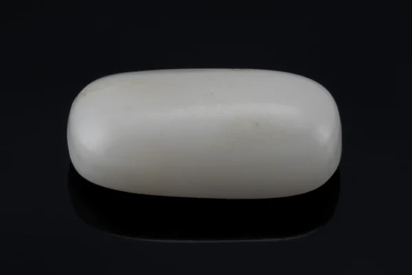 White Coral Stone 7.17 Ratti - 6.53 Carat Safed Moonga Front View