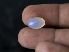 Natural Blue Moonstone Chandramani 5.24 Carat (5.76 Ratti) – In palm