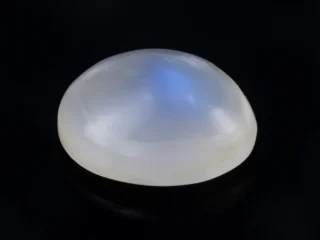 Natural Blue Moonstone Chandramani 5.62 Carat (6.18 Ratti) – Top view