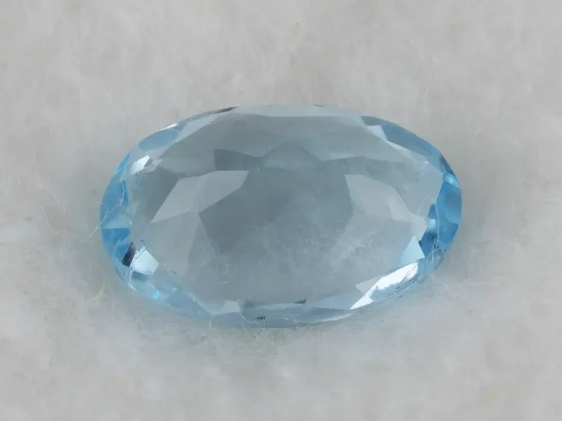 Natural Blue Topaz Stone 4.85 Carat – Side View