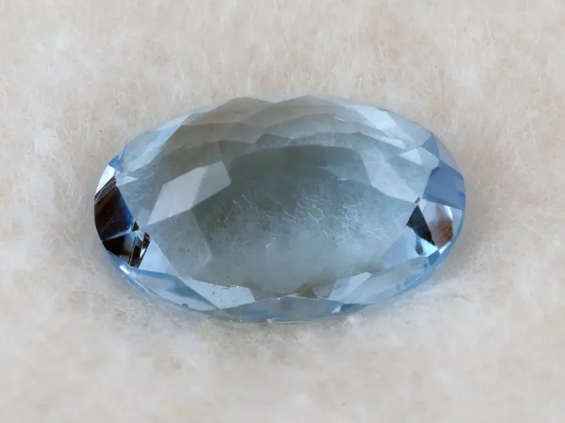 Natural Blue Topaz Stone 6.70 Carat – Side View