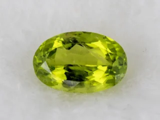 Natural Peridot Stone 2.50 Carat (2.75 Ratti) - Top view