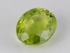 Natural Peridot Stone 3.51 Carat (3.81 Ratti) - Side View