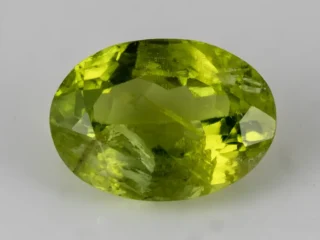 Natural Peridot Stone 3.64 Carat (4.00 Ratti) - Top view