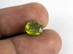 Natural Peridot Stone 3.78 Carat (4.15 Ratti) – In Palm