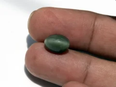 Natural Quartz Cat’s Eye Gemstone (Lahsuniya Ratna) – 4.80 Carat (5.27 Ratti) - in palm