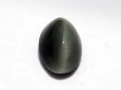 Natural Quartz Cat’s Eye Gemstone (Lahsuniya Ratna) – 4.93 Carat (5.42 Ratti) - front view