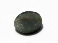 Natural Quartz Cat’s Eye Gemstone (Lahsuniya Ratna) – 5.00 Carat (5.49 Ratti) - back view