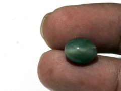 Natural Quartz Cat’s Eye Gemstone (Lahsuniya Ratna) – 5.00 Carat (5.49 Ratti) - in palm