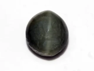 Natural Quartz Cat’s Eye Gemstone (Lahsuniya Ratna) – 5.24 Carat (5.76 Ratti) - front view