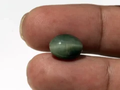 Natural Quartz Cat’s Eye Gemstone (Lahsuniya Ratna) – 5.40 Carat (5.93 Ratti) - in palm