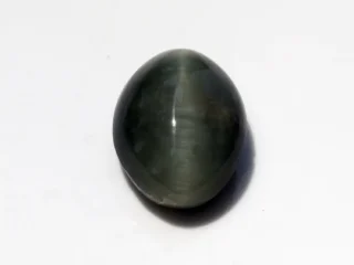 Natural Quartz Cat’s Eye Gemstone (Lahsuniya Ratna) – 5.40 Carat (5.93 Ratti) - front view