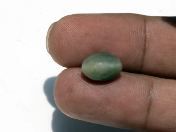 Natural Quartz Cat’s Eye Gemstone (Lahsuniya Ratna) – 5.61 Carat (6.16 Ratti) - in palm
