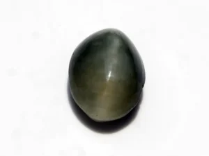 Natural Quartz Cat’s Eye Gemstone (Lahsuniya Ratna) – 5.61 Carat (6.16 Ratti) - front view