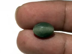 Natural Quartz Cat’s Eye Gemstone (Lahsuniya Ratna) – 5.91 Carat (6.49 Ratti) - in palm