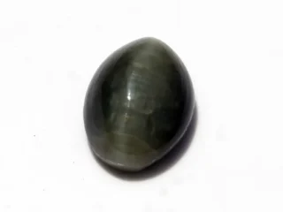 Natural Quartz Cat’s Eye Gemstone (Lahsuniya Ratna) – 5.91 Carat (6.49 Ratti) - front view