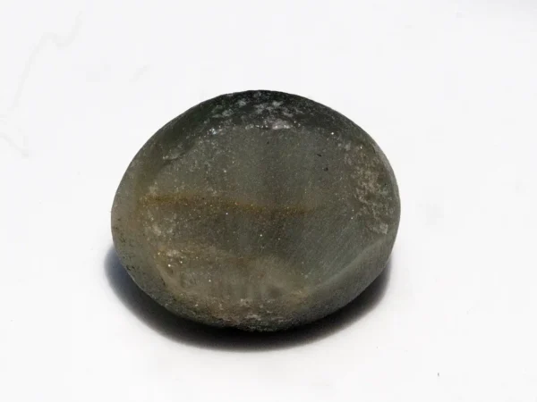 Natural Quartz Cat’s Eye Gemstone 6.80 Carat (7.47 Ratti) - back view