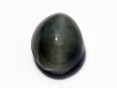 Natural Quartz Cat’s Eye Gemstone (Lahsuniya Ratna) – 7.10 Carat (7.80 Ratti) - front view
