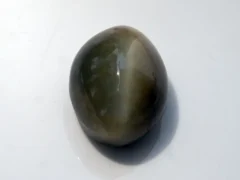 Natural Quartz Cat’s Eye Gemstone (Lahsuniya Ratna) – 7.60 Carat (8.35 Ratti) - front view