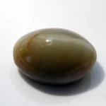 Natural Quartz Cat’s Eye Gemstone (Lahsuniya Ratna) – 7.60 Carat (8.35 Ratti) - side view