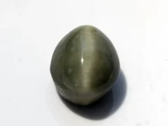 Natural Quartz Cat’s Eye Gemstone (Lahsuniya Ratna) – 7.75 Carat (8.52 Ratti) - front view