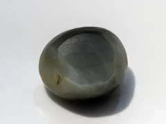 Natural Quartz Cat’s Eye Gemstone (Lahsuniya Ratna) – 7.95 Carat (8.74 Ratti) - back view