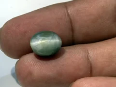 Natural Quartz Cat’s Eye Gemstone (Lahsuniya Ratna) – 7.95 Carat (8.74 Ratti) - in palm