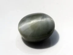 Natural Quartz Cat’s Eye Gemstone (Lahsuniya Ratna) – 7.95 Carat (8.74 Ratti) - front view