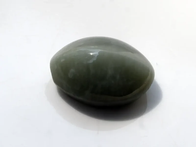Natural Quartz Cat’s Eye Gemstone (Lahsuniya Ratna) – 8.05 Carat (8.85 Ratti) - side view