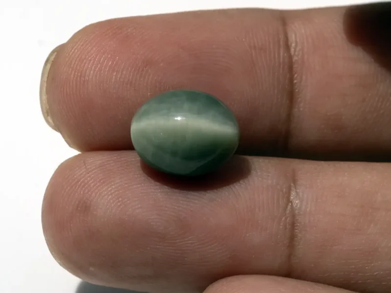 Natural Quartz Cat’s Eye Gemstone (Lahsuniya Ratna) – 8.35 Carat (9.18 Ratti) - in palm