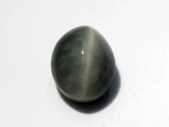 Natural Quartz Cat’s Eye Gemstone (Lahsuniya Ratna) – 8.35 Carat (9.18 Ratti) - front view