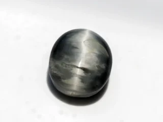 Natural Quartz Cat’s Eye Gemstone (Lahsuniya Ratna) – 8.72 Carat (9.58 Ratti) - front view