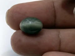 Natural Quartz Cat’s Eye Gemstone (Lahsuniya Ratna) – 9.10 Carat (10.00 Ratti) - in palm