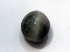 Natural Quartz Cat’s Eye Gemstone (Lahsuniya Ratna) – 9.10 Carat (10.00 Ratti) - front view