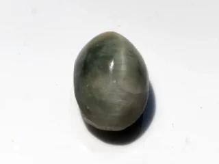 Natural Quartz Cat’s Eye Gemstone (Lahsuniya Ratna) – 9.40 Carat (10.33 Ratti) - front view