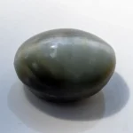 Natural Quartz Cat’s Eye Gemstone (Lahsuniya Ratna) – 9.50 Carat (10.44 Ratti) - side view