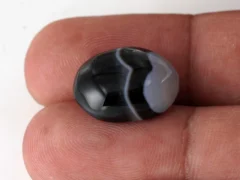 Natural Sulemani Hakik Agate Stone 13.60 Carat (14.94 Ratti) - In hand