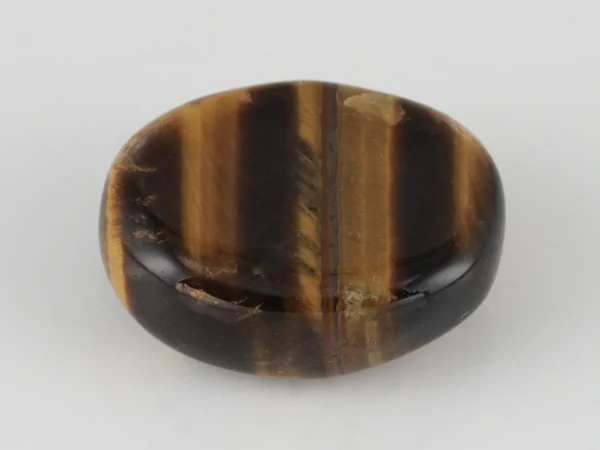 Natural Tiger Eye Stone 6.80 Carat (7.47 Ratti) – Side view
