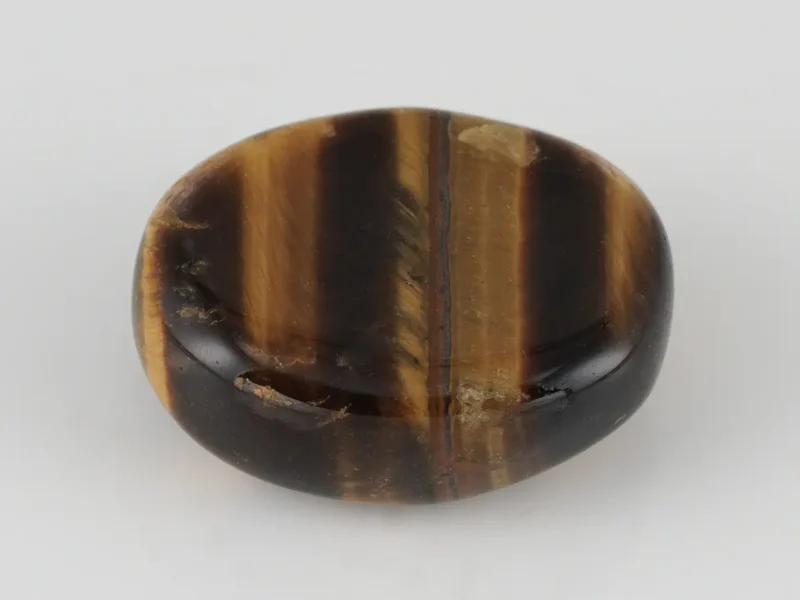 Natural Tiger Eye Stone 6.80 Carat (7.47 Ratti) – Side view