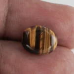 Natural Tiger Eye Stone 6.80 Carat (7.47 Ratti) – In hand