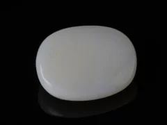 Back view of a 4.87 Carat (5.35 Ratti) natural opal gemstone