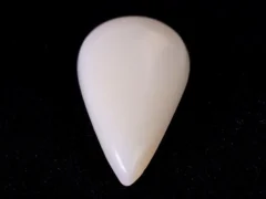 Side view of a 2.49 carat (2.74 ratti) pearl drop opal