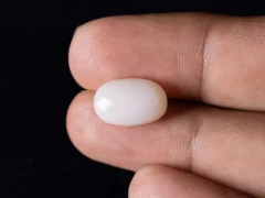 Wearing a 6.36 ratti shukra ratna (Australian Opal) for astrology