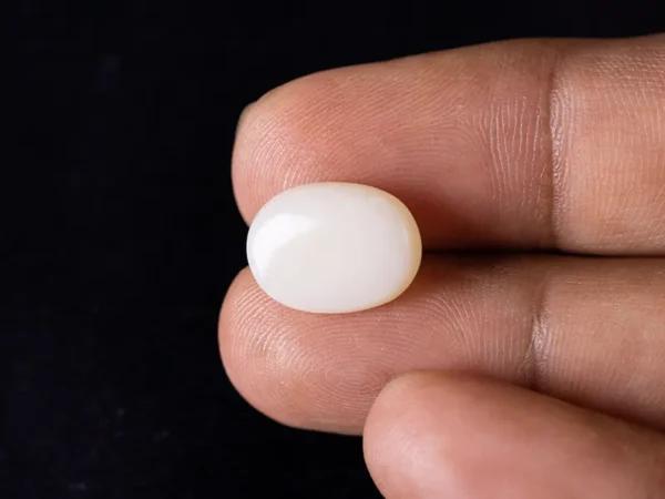 Wearing a 6.51 ratti shukra ratna (Australian Opal) for astrology